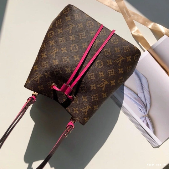 First bag ru VUITTON LOUIS NÉONOÉ 0724